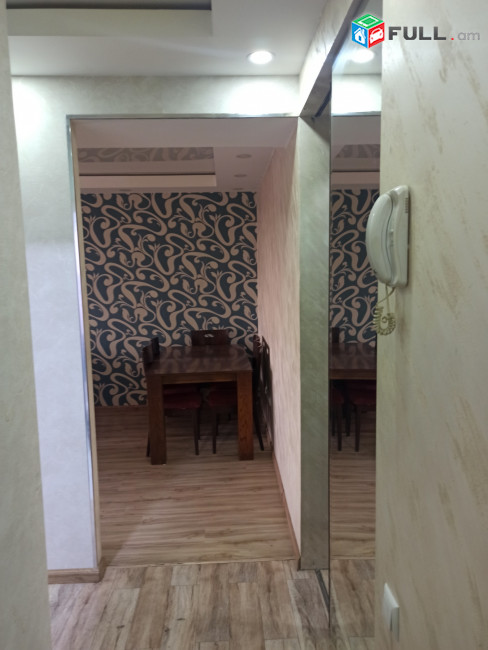 Վարձով է տրվում կապիտալ վերանորոգված երկու սենյականոց բնակարան Հրապարակի մոտ