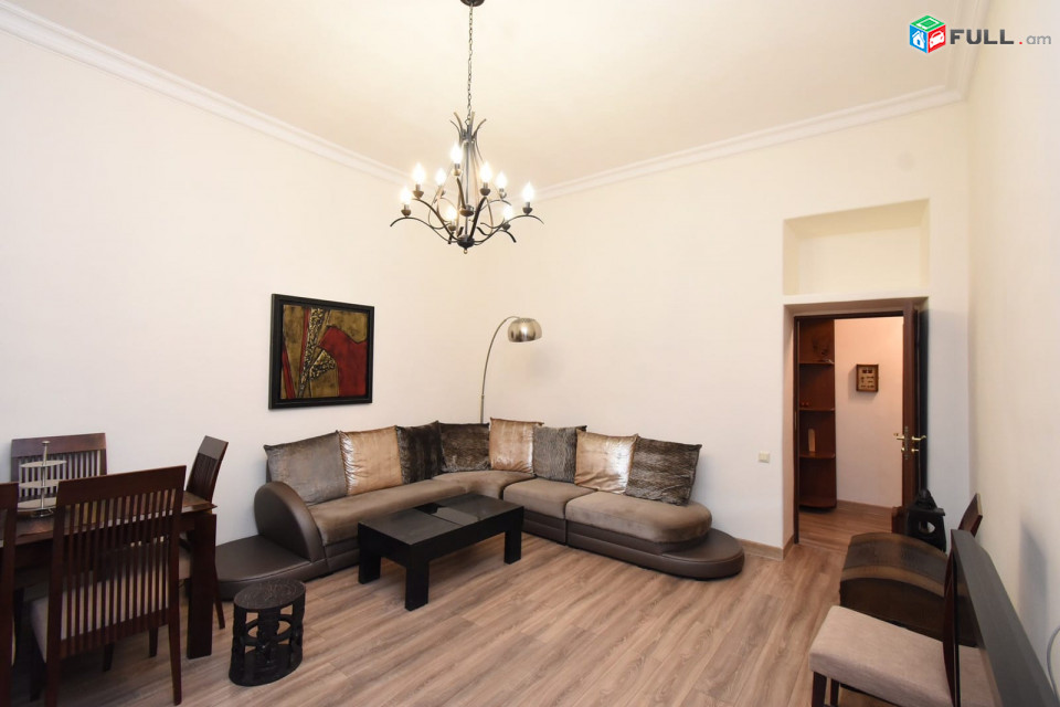 Օրավարձով է տրվում 3 սենյականոց բնակարան՝Տերյան և Սայաթ - Նովա փողոցների խաչմերուկում՝ 