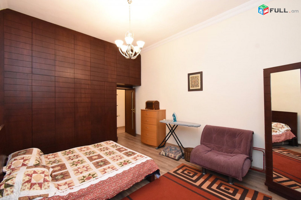 Օրավարձով է տրվում 3 սենյականոց բնակարան՝Տերյան և Սայաթ - Նովա փողոցների խաչմերուկում՝ 