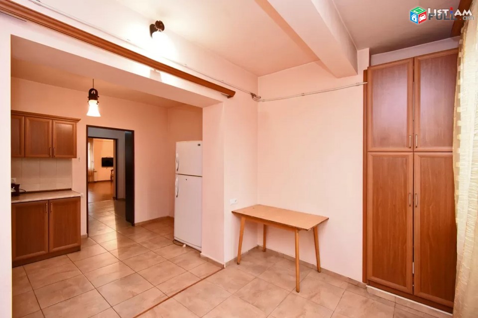 Կոդ 08432  Մաշտոցի պողոտա Ամիրյան խաչմերուկ 2 սենյակ շենքում գործում է վերելակ
