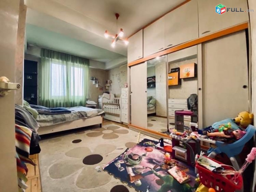 3 սենյականոց բնակարան Իսրայելյան փողոցում, 78 ք.մ., նախավերջին հարկ, կոսմետիկ վերանորոգում