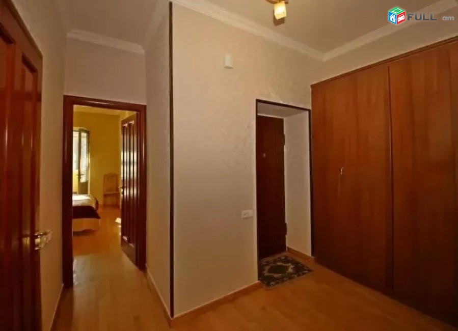 Կոդ 011309 Վաճառվում է 2 սենյականոց բնակարան Սայաթ-Նովայի պողոտայում, 67 ք.մ., բարձր առաստաղներ, նախավերջին հարկ