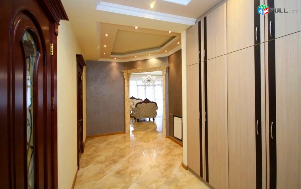 Կոդ 011203  3 սենյականոց բնակարան նորակառույց շենքում Արամի փողոցում, 98 ք.մ., բարձր առաստաղներ