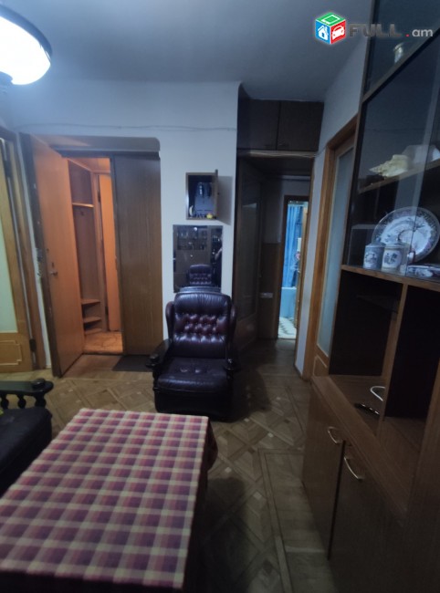 Կոդ 8873 Վարճառվում է 3 սենյականոց բնակարան Կենտրոնում Քաջազնունի փողոցում