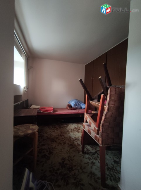 Կոդ 8873 Վարճառվում է 3 սենյականոց բնակարան Կենտրոնում Քաջազնունի փողոցում