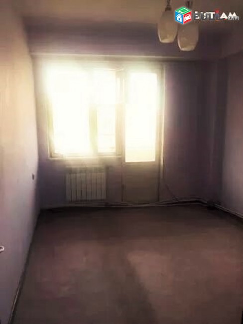 Կոդ GH135 Վարձով 3 սենյականոց բնակարան Երզնկյան փողոցում