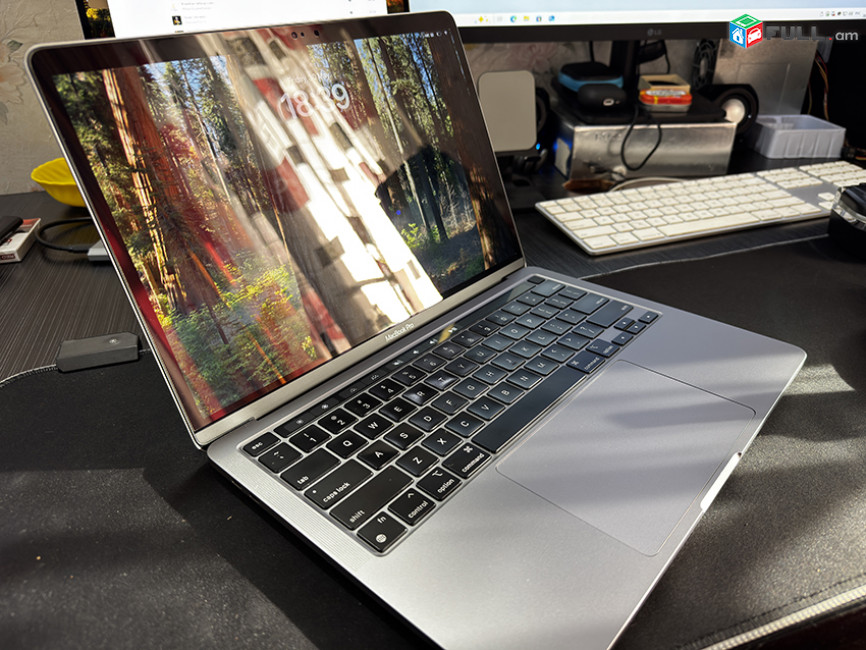 Apple MacBook Pro 13 M1 (2020) 8GB / 256GB Touch Bar