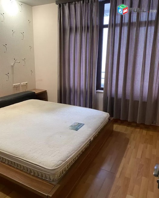 3 սենյականոց բնակարան նորակառույց շենքում Հրաչյա Քոչար փողոցում, 130 ք.մ., 2 սանհանգույց