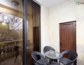3 սենյականոց բնակարան Սայաթ-Նովայի պողոտայում, 80 ք.մ., 3/5 հարկ, դիզայներական ոճով վերանորոգված