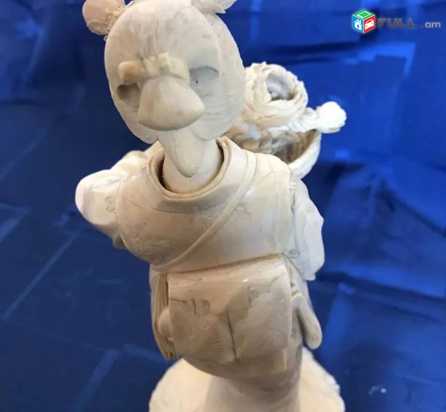 Китайская статуэтка из слоновой кости