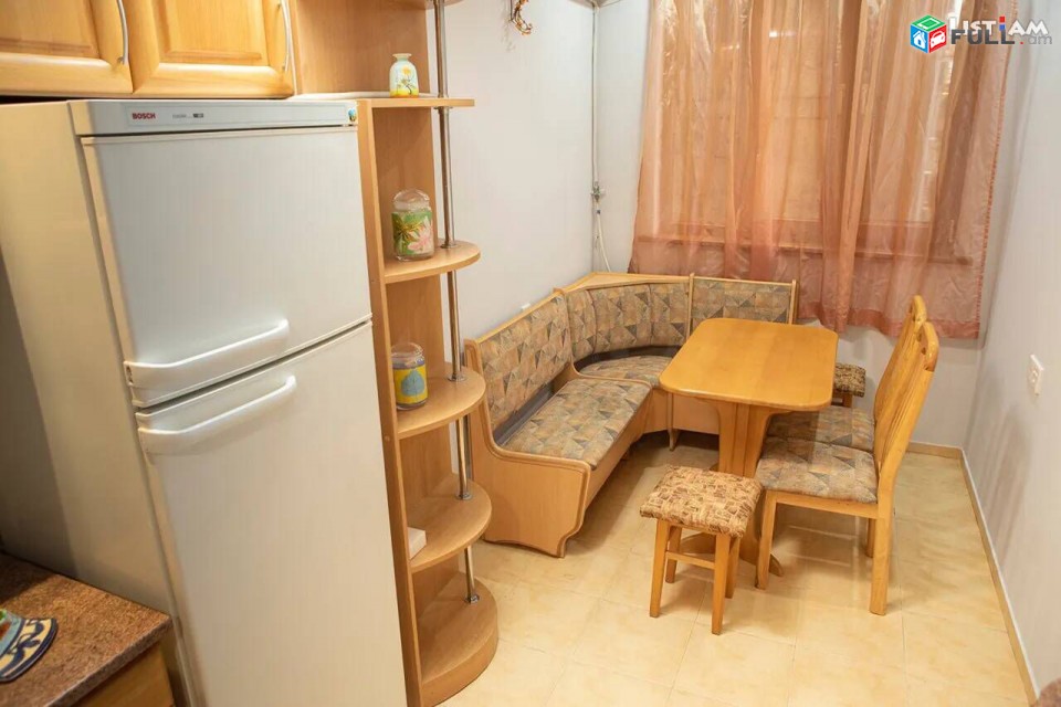 3 սենյականոց բնակարան Վարդանանց փողոց, Սախարովի Հրապարակի մոտ Kod - KEN6118