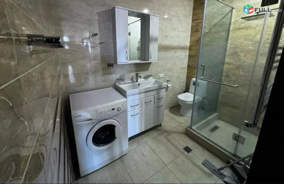 LA04008 Վարձով 3 սենյականոց բնակարան Արամի փողոց , նորակառույց շենք