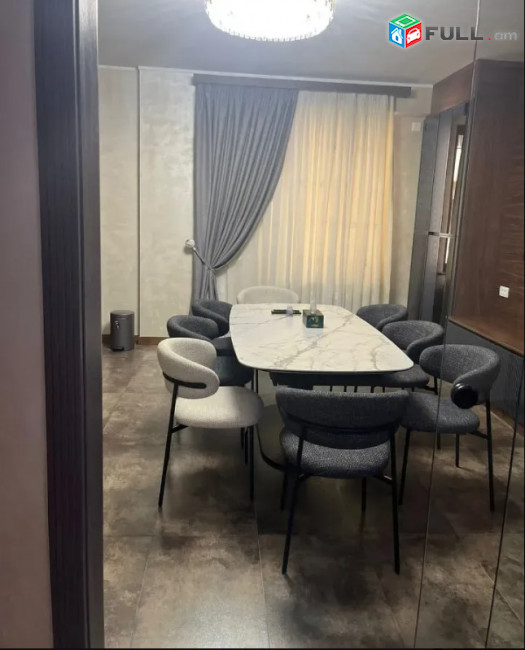 LA09244 Վարձով 4 սենյականոց բնակարան Հյուսիսային պողոտա, նորակառույց շենքում 