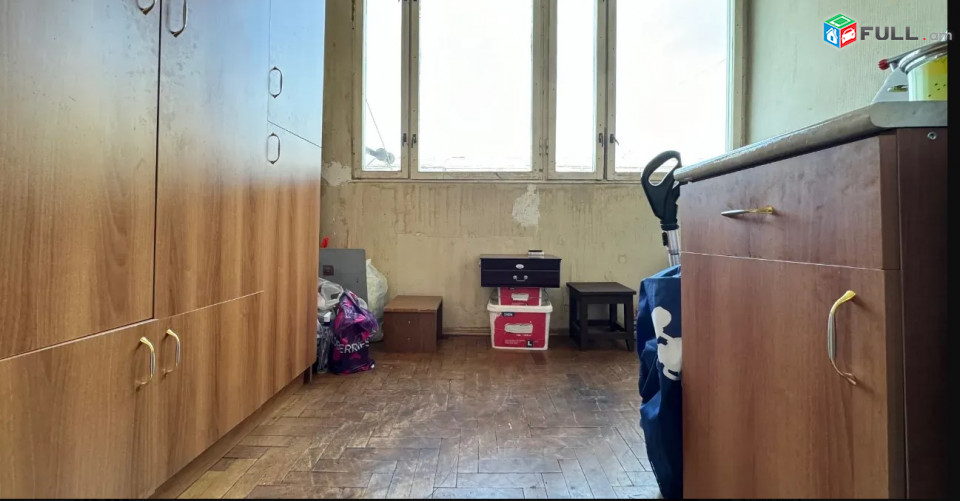 LA09360 Վաճառվում է 2 սենյականոց բնակարան Լենինգրադյան փողոցում