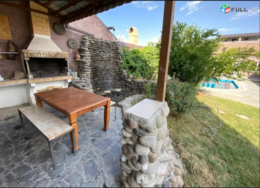 LA11663 Վարով 6 սենյականոց 3 հարկանի քարե տուն Ադմիրալ Իսակովի պողոտայում