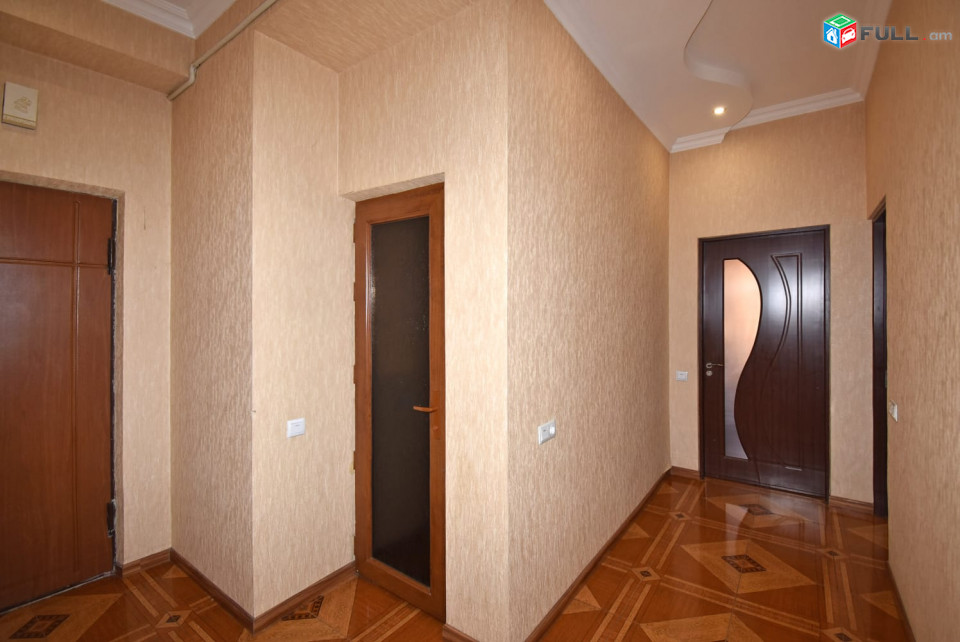 LA11680 Օրավարձով 3 սենյականաց բնակարան Արամի փողոցում
