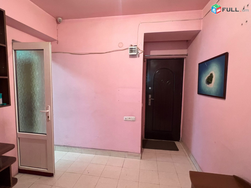 LA11682 Վարձով 70 քմ. Առևտրային տարածք Հրաչյա Քոչարի փողոց ,առաջրն գիծ, Արաբկիրում