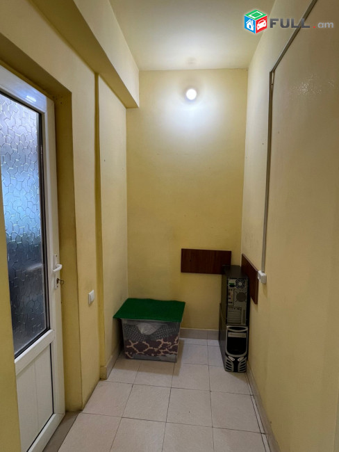 LA11682 Վարձով 70 քմ. Առևտրային տարածք Հրաչյա Քոչարի փողոց ,առաջրն գիծ, Արաբկիրում