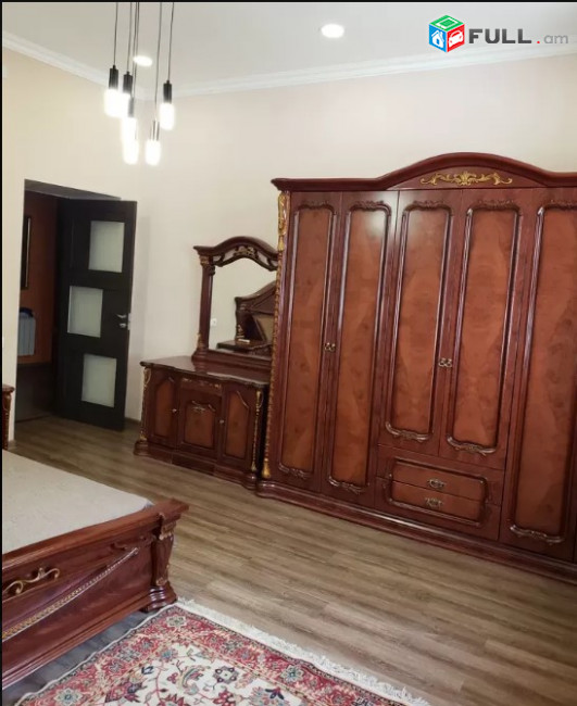 LA02367 Վարձով 3 սենյականոց բնակարան Հանրապետության փողոցում