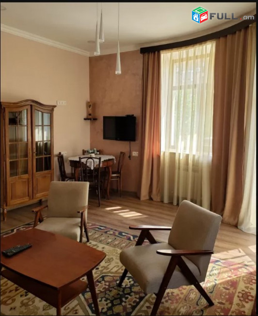 LA02367 Վարձով 3 սենյականոց բնակարան Հանրապետության փողոցում