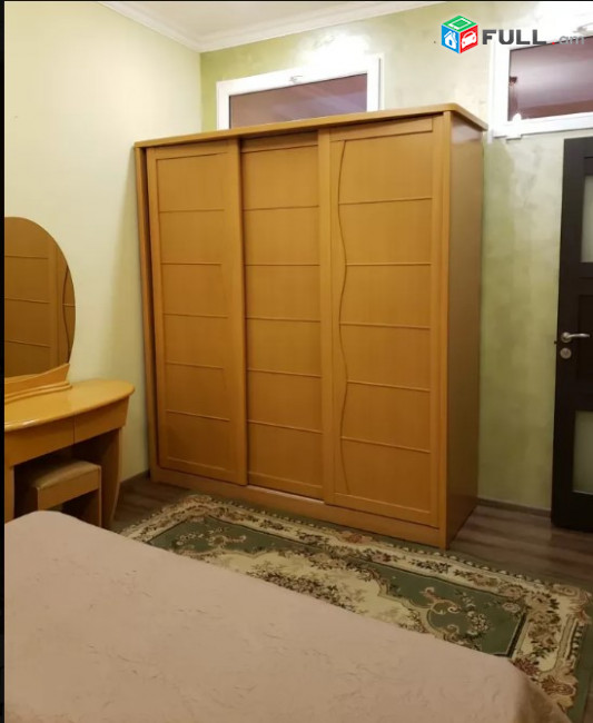 LA02367 Վարձով 3 սենյականոց բնակարան Հանրապետության փողոցում