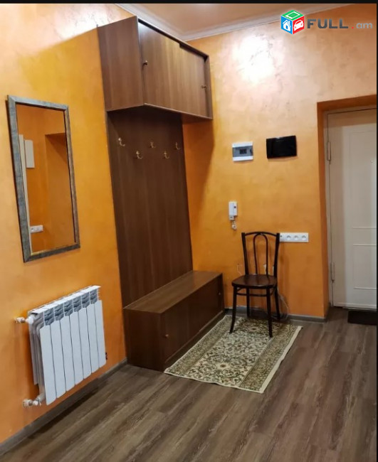 LA02367 Վարձով 3 սենյականոց բնակարան Հանրապետության փողոցում
