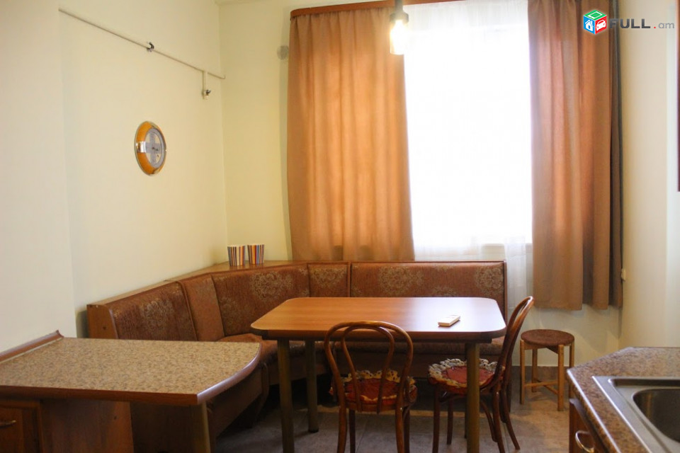LA02877  Օրավարձով 5 սենյականոց բնակարան Փարպեցու փողոցում