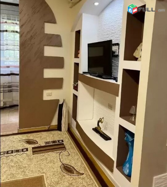 LA00544 Վարձով 2 սենյականոց բնակարան Աղայան փողոցում