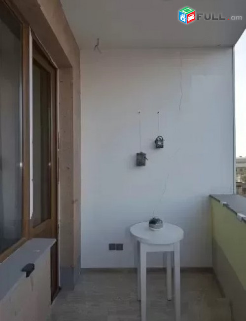 LA11806 Վարձով 3  սենյականոց բնակարան Ադոնցի փողոցում, նորակառույց շենքում 