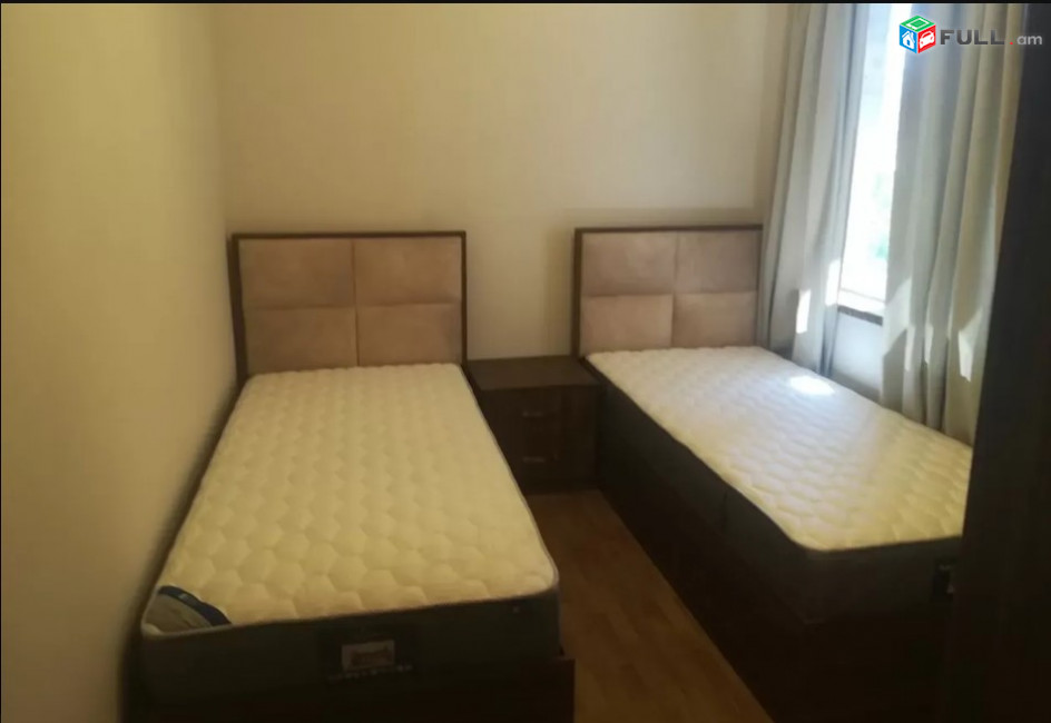  LA00167 Վարձով 3 սենյականոց բնակարան Ալիխանյան փողոց,  Կենտրոնում` Բաղրամյան պողոտայի սկզբնամասում