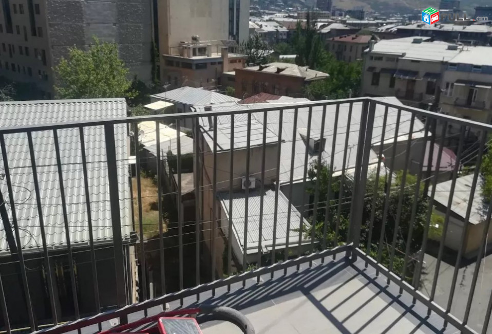  LA00167 Վարձով 3 սենյականոց բնակարան Ալիխանյան փողոց,  Կենտրոնում` Բաղրամյան պողոտայի սկզբնամասում