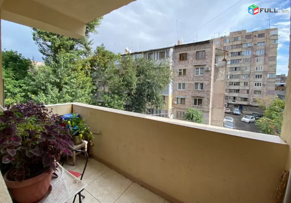 LA02000  Օրավարձով  4 սենյականոց բնակարան Աբովյան փողոց , Անի հյուրանոցի բակում 