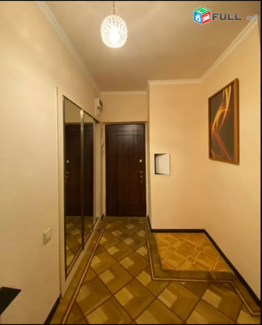 LA02000  Օրավարձով  4 սենյականոց բնակարան Աբովյան փողոց , Անի հյուրանոցի բակում 