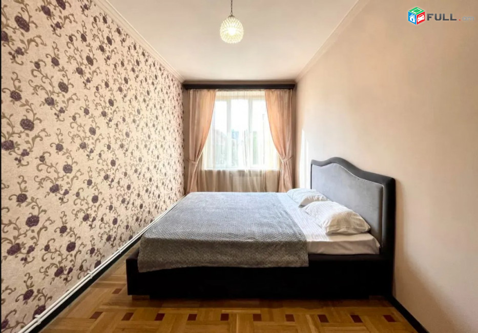 LA02000  Օրավարձով  4 սենյականոց բնակարան Աբովյան փողոց , Անի հյուրանոցի բակում 