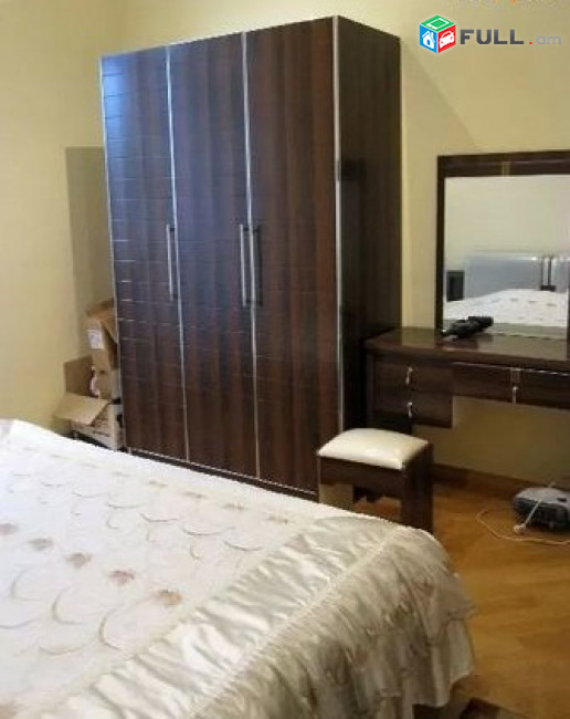 LA01179 Վարձով 3 սենյականոց բնակարան Բայրոնի փողոցում