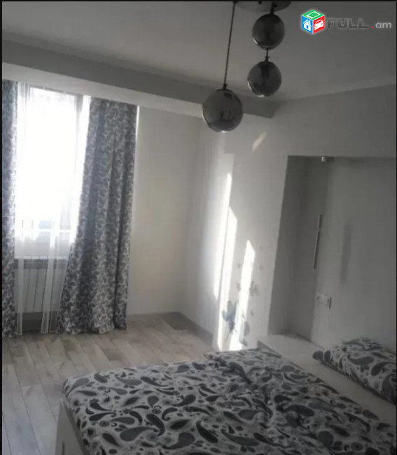  LA01734 Վարձով 3 սենյականոց բնակարան  Նալբանդյան փողոց ,նորակառույց շենքում