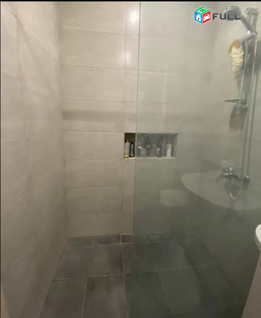  LA07952 Վարձով 2 սենյականոց բնակարան Չարենցի փողոցում