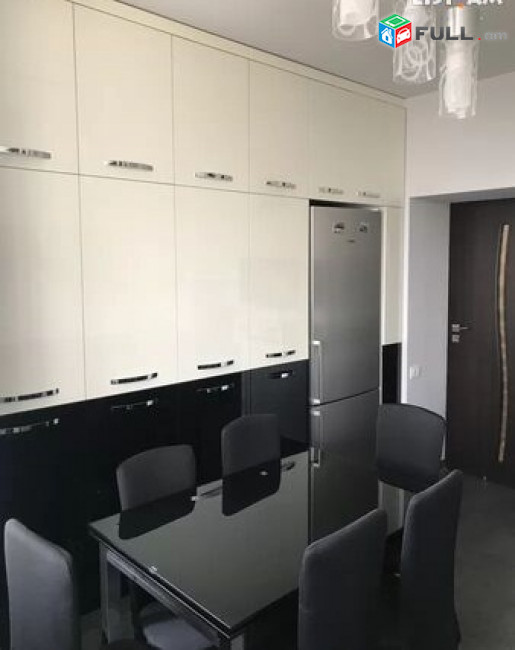 LA00410 Վարձով 4 սենյականոց բնակարան Մեսրոպ Մաշտոցի պողոտայում