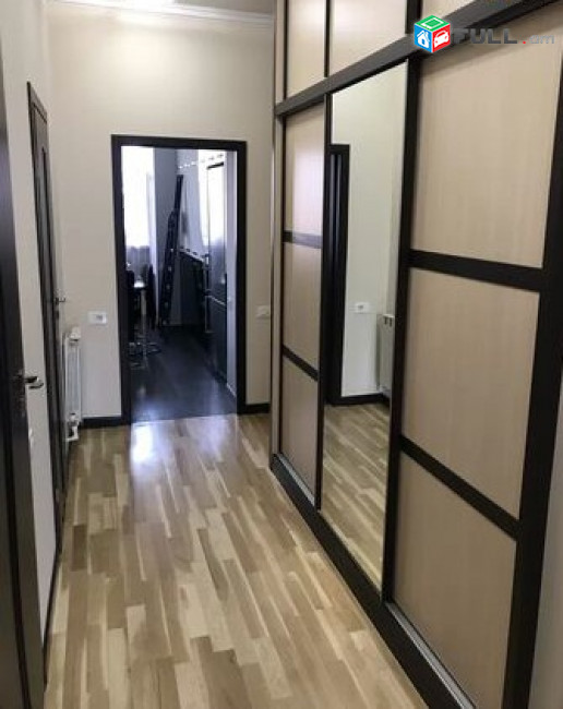 LA00410 Վարձով 4 սենյականոց բնակարան Մեսրոպ Մաշտոցի պողոտայում
