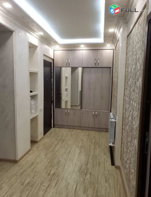  LA00046 Վարձով 4 սենյականոց բնակարան Երվանդ Քոչարի փողոցում