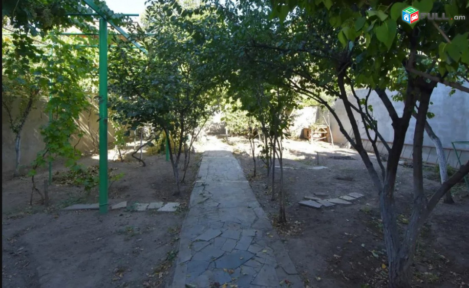 LA07975  Օրավարձով  6 սենյականոց 3  հարկանի քարե տուն Օստրովսկու փողոց , Մետաքս