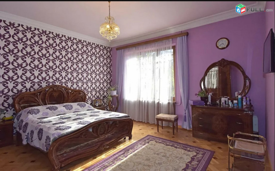 LA07975  Օրավարձով  6 սենյականոց 3  հարկանի քարե տուն Օստրովսկու փողոց , Մետաքս