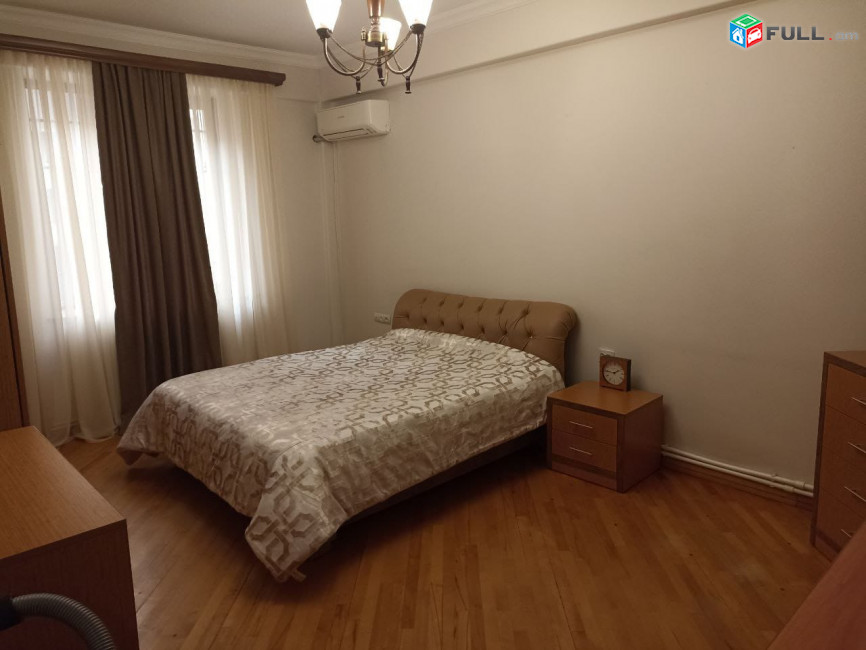 LA12042 Վարձով 3 սենյականոց բնակարան  Դեղատան փողոց , նորակառույց շենքում