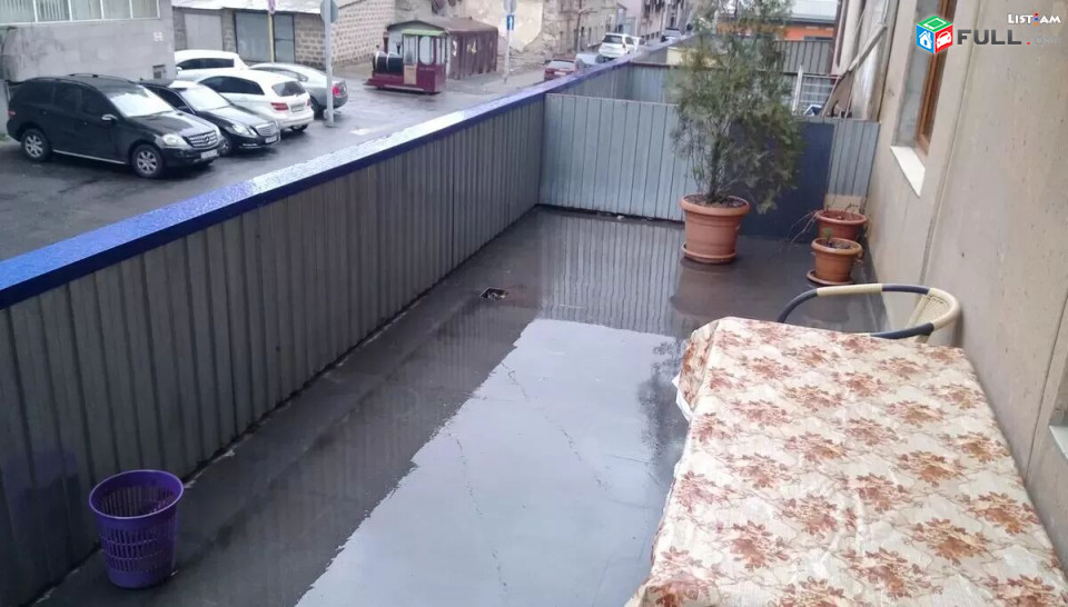 LA12042 Վարձով 3 սենյականոց բնակարան  Դեղատան փողոց , նորակառույց շենքում