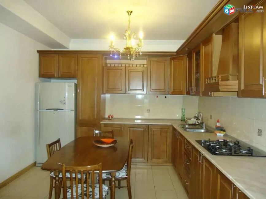 LA12042 Վարձով 3 սենյականոց բնակարան  Դեղատան փողոց , նորակառույց շենքում