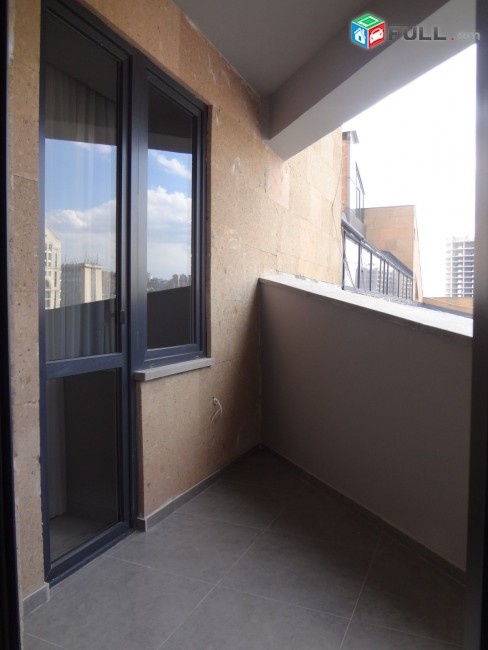 АК1141 Ընդարձակ 5 սենյականոց բնակարան նորակառույց շենքում Ամիրյան փողոցում, 260 ք.մ., 3+ սանհանգույց