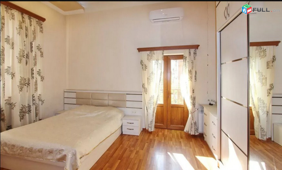 AK2546   բնակարան Քարե շենքում Հանրապետության փողոցում, 5 սենյականոց 