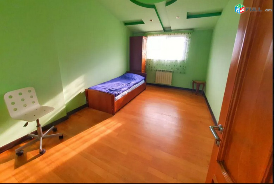 AK2741  բնակարան Սայաթ-Նովայի պողոտայում, 90 ք.մ., բարձր առաստաղներ, կապիտալ վերանորոգված, 3 սենյականոց 