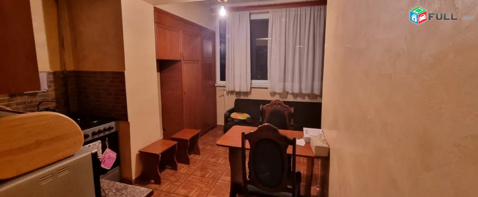 AK2819   բնակարան Չեխովի փողոցում, 100 ք.մ., 6/10 հարկ, կոսմետիկ վերանորոգում, 3 սենյականոց
