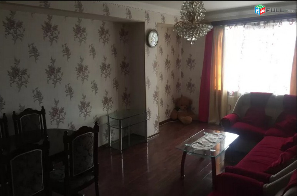 AK2931   բնակարան Չեխովի փողոցում, 80 ք.մ., բարձր առաստաղներ,3 սենյականոց